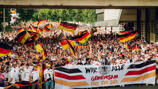 Fan-Walk in Dortmund vor dem Dänemark-Spiel